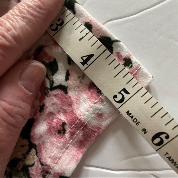 Elegant Dress With Filigree Pattern - Picture 13 of 13